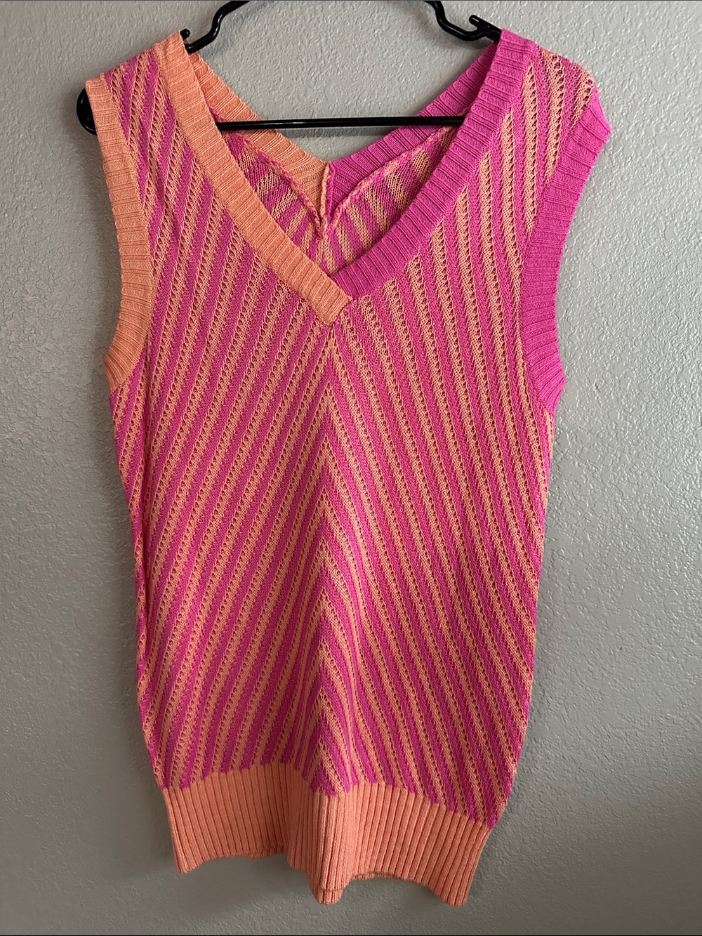 Sleeveless V-Neck Knit Tank in Pink & Peach